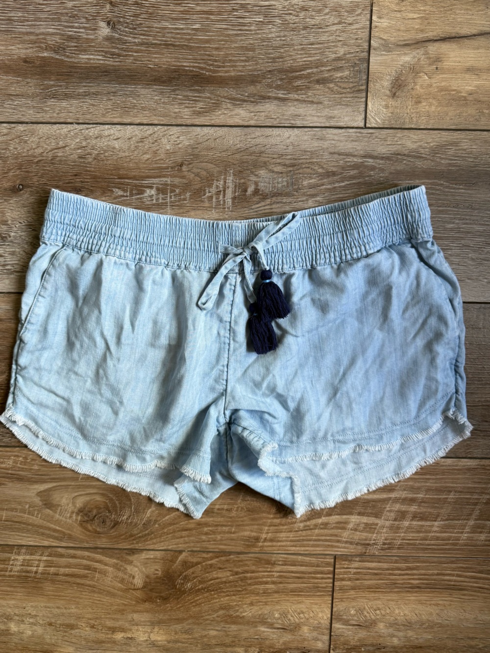 Vineyard Vines Light Blue Drawstring Linen-Blend Shorts with Navy Tassels